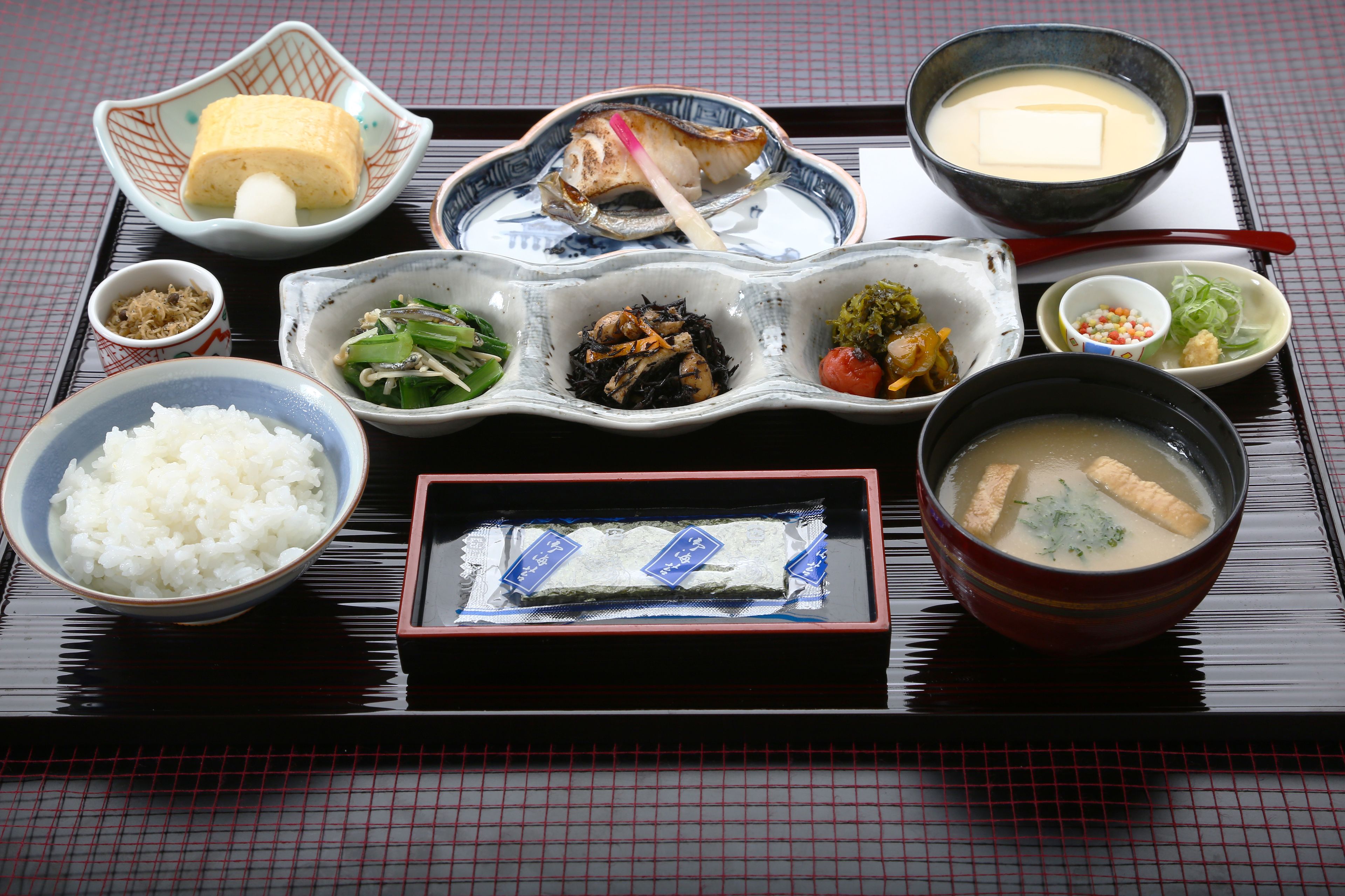 daily cooked-to-order breakfast (jpy 2000 per person)