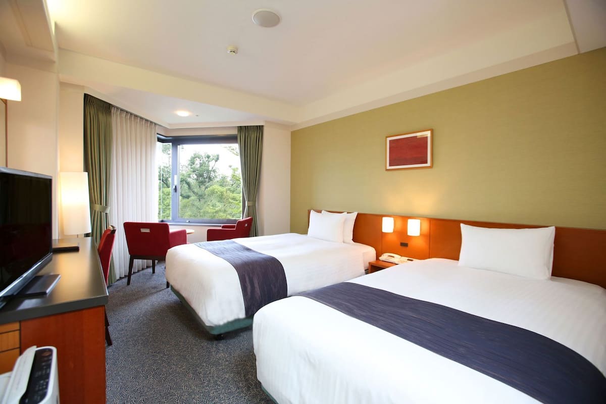 Premium bedding, down comforters, pillowtop beds, desk