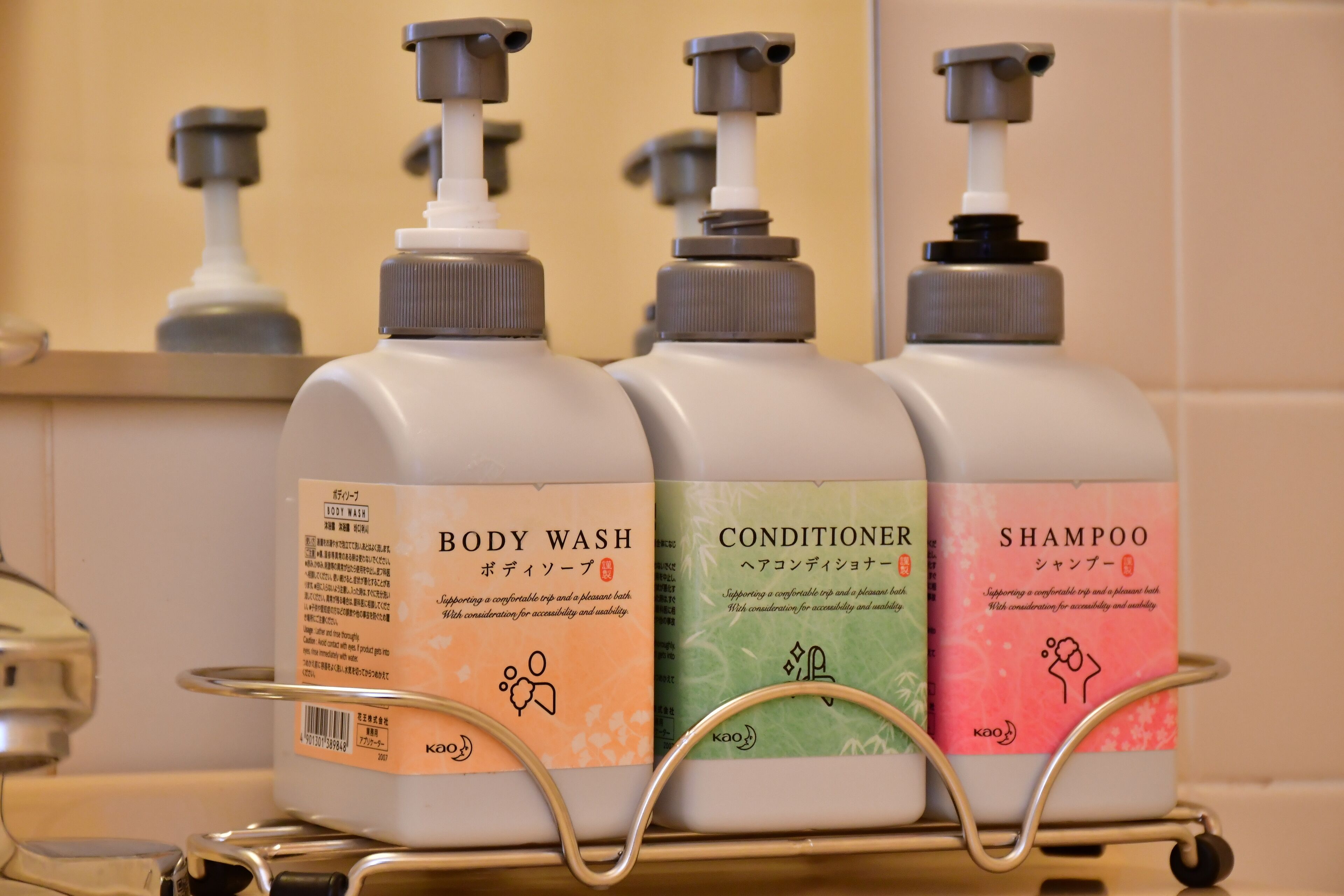 combined shower/bathtub, free toiletries, hair dryer, slippers