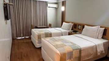 Minibar, escritorio, wifi gratis y ropa de cama