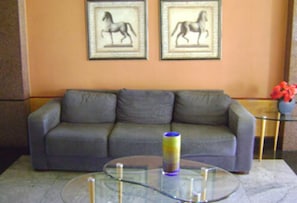Lobby sitting area - Monumental Bittar Hotel (Brasília)
