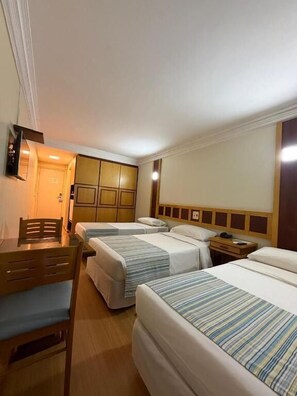 Deluxe Triple Room | Minibar, desk, free WiFi, bed sheets - Monumental Bittar Hotel (Brasília)