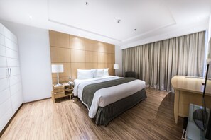 Allergikerbettwaren, Minibar, Zimmersafe, Schreibtisch