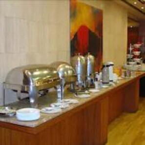Free daily buffet breakfast  - Hotel Grand Bittar (Brasília)