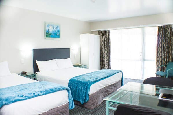 Bügeleisen/Bügelbrett, kostenloses WLAN, Bettwäsche