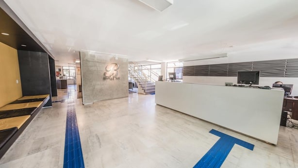 A modern hotel lobby with a reception desk, a staircase, and a clear view of the interior. - Bittar Inn Hotel (Brasília)
