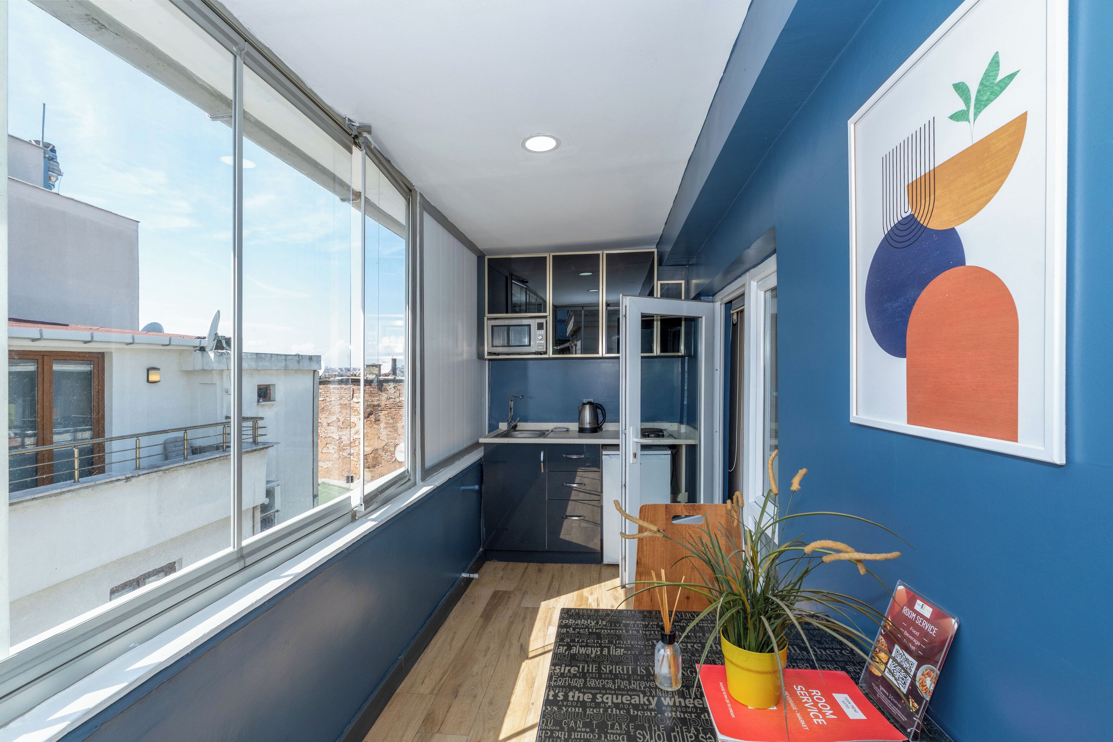 C) Standard Double Room with Terrace | Privat køkken | Køleskab, mikrobølgeovn, kogeplade, køkkentøj/tallerkener/redskaber