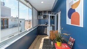 C) Standard Double Room with Terrace | 私人厨房