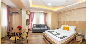 G)  Deluxe Aile Suite | Premium bedding, in-room safe, individually decorated, laptop workspace - Taxim Trend Suites (Istanbul)