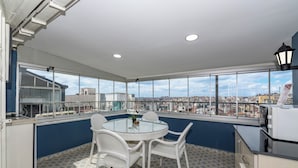L) SUITE WITH CITY VIEW | 起居区