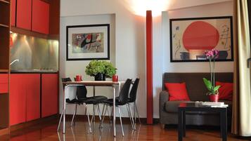 Appartement, 1 chambre (2 Adults and 2 Children) | Coin séjour | Télévision LCD de 26 pouces avec chaßnes par satellite, télévision