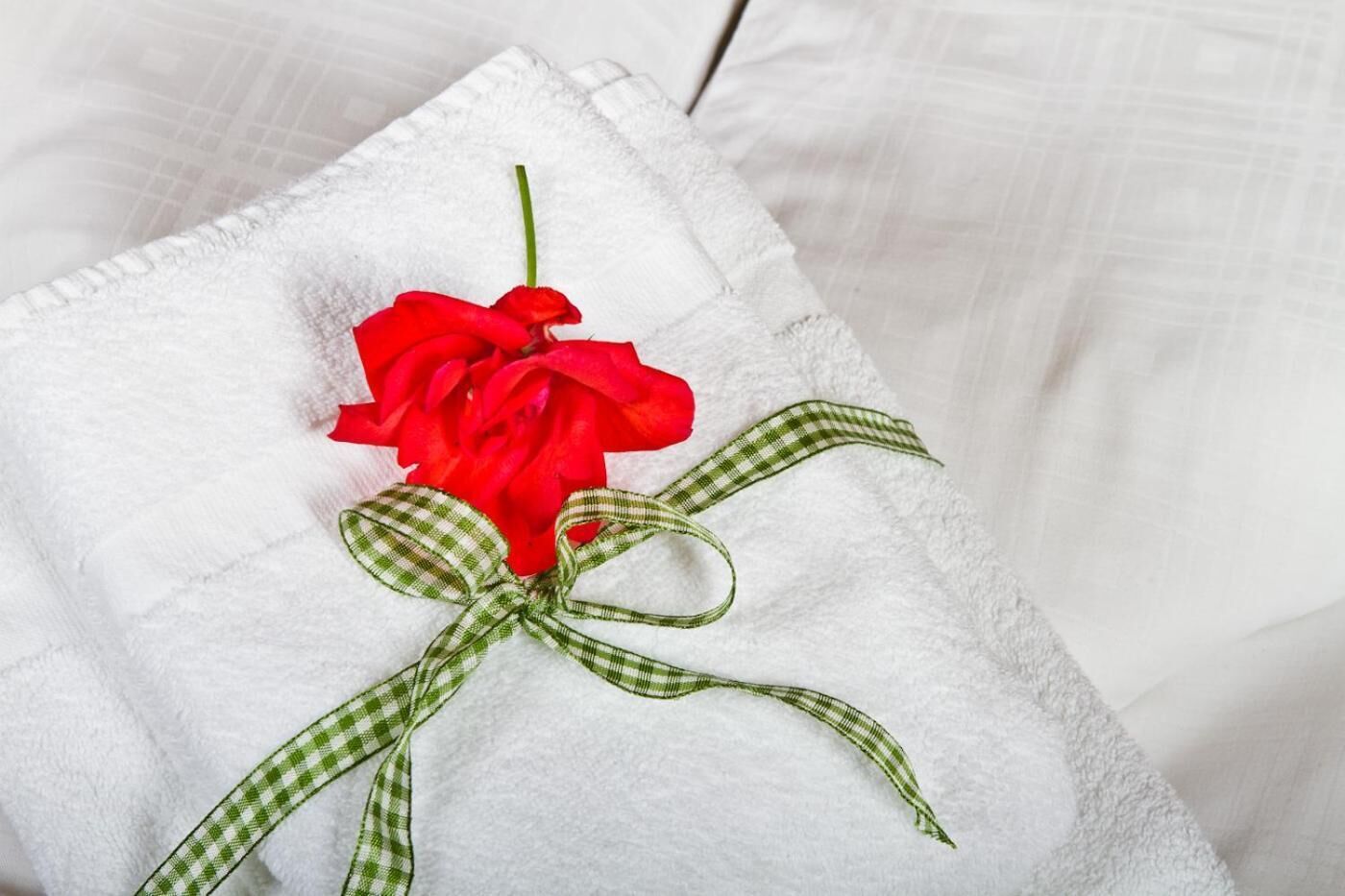 premium bedding, pillow-top beds, in-room safe, desk