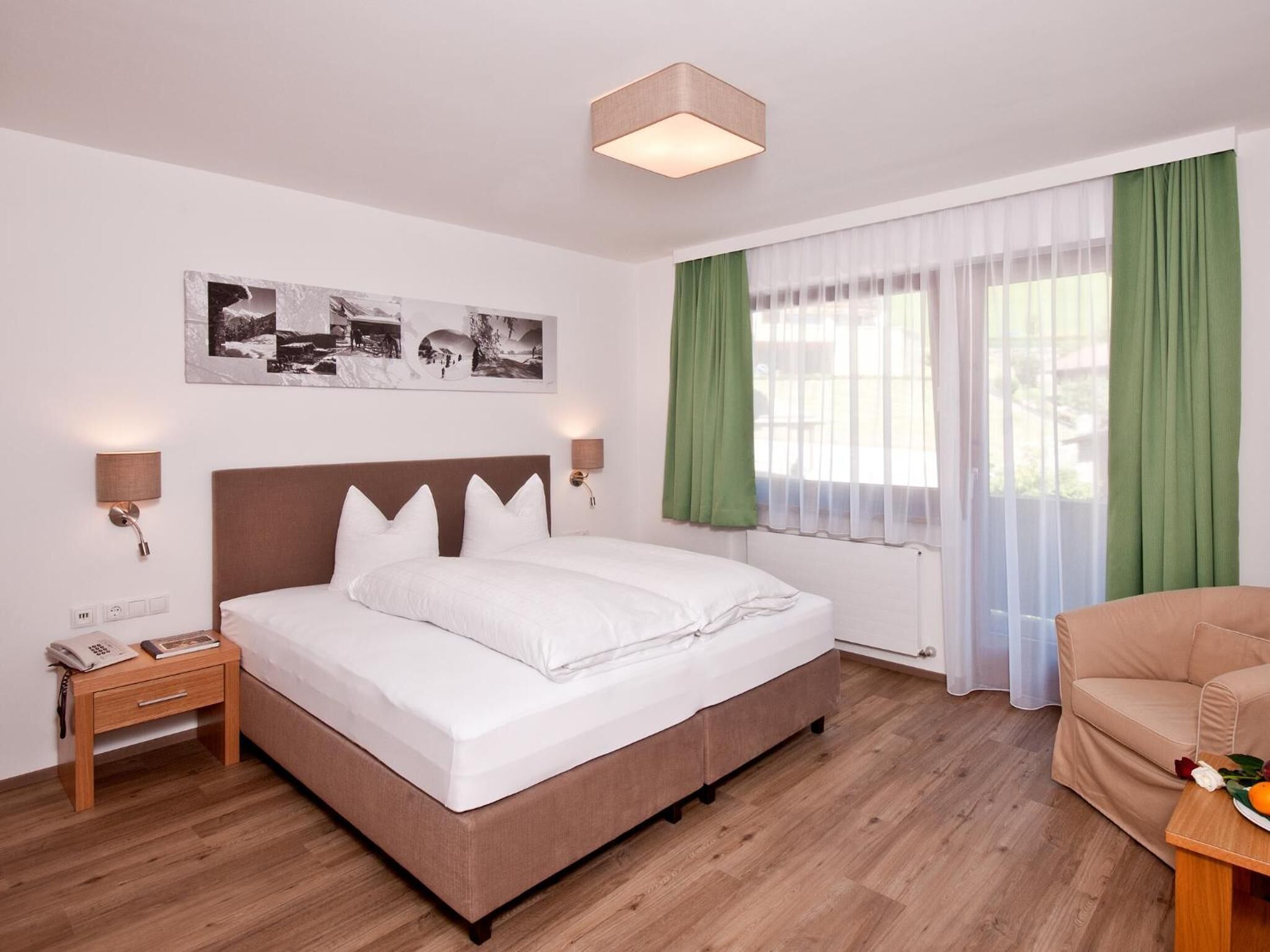 premium bedding, pillow-top beds, in-room safe, desk