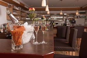 Bar (on property) - Hotel Neuwirt (Finkenberg)