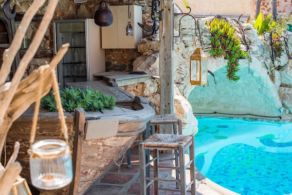 Poolside bar