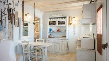 Apartment for 4 | Individualmente decorados, individualmente mobiliados, Wi-Fi de cortesia
