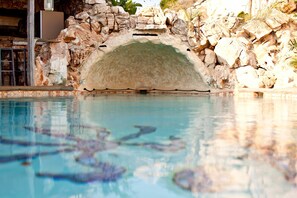 Outdoor pool - Anthippi Guest House (Paros)