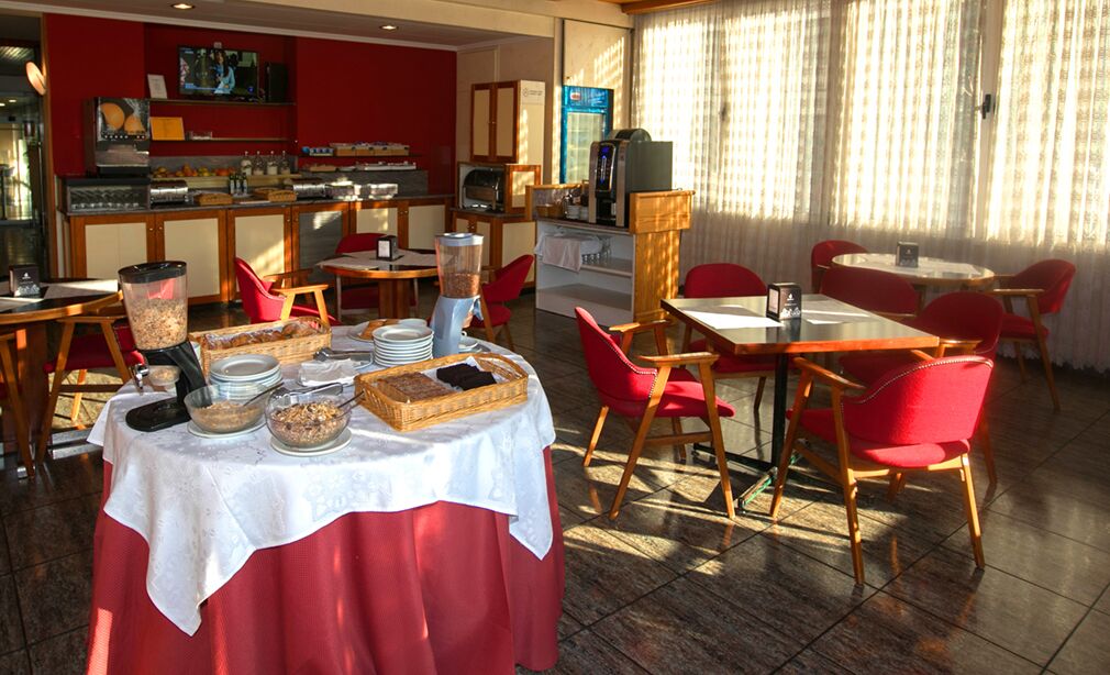 อาหารเช้าแบบบุฟเฟ่ต์ทุกวัน (EUR 9 ต่อคน)