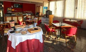 Frokostbuffé hver dag (EUR 9 per person)
