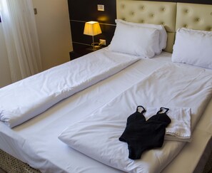 Premium bedding, down comforters, in-room safe, desk - Green Garden Resort (Mestre)