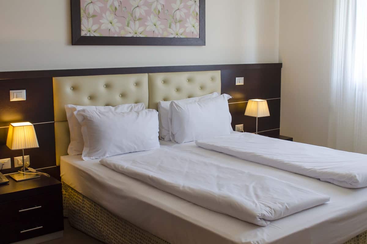 2 bedrooms, premium bedding, down comforters, in-room safe