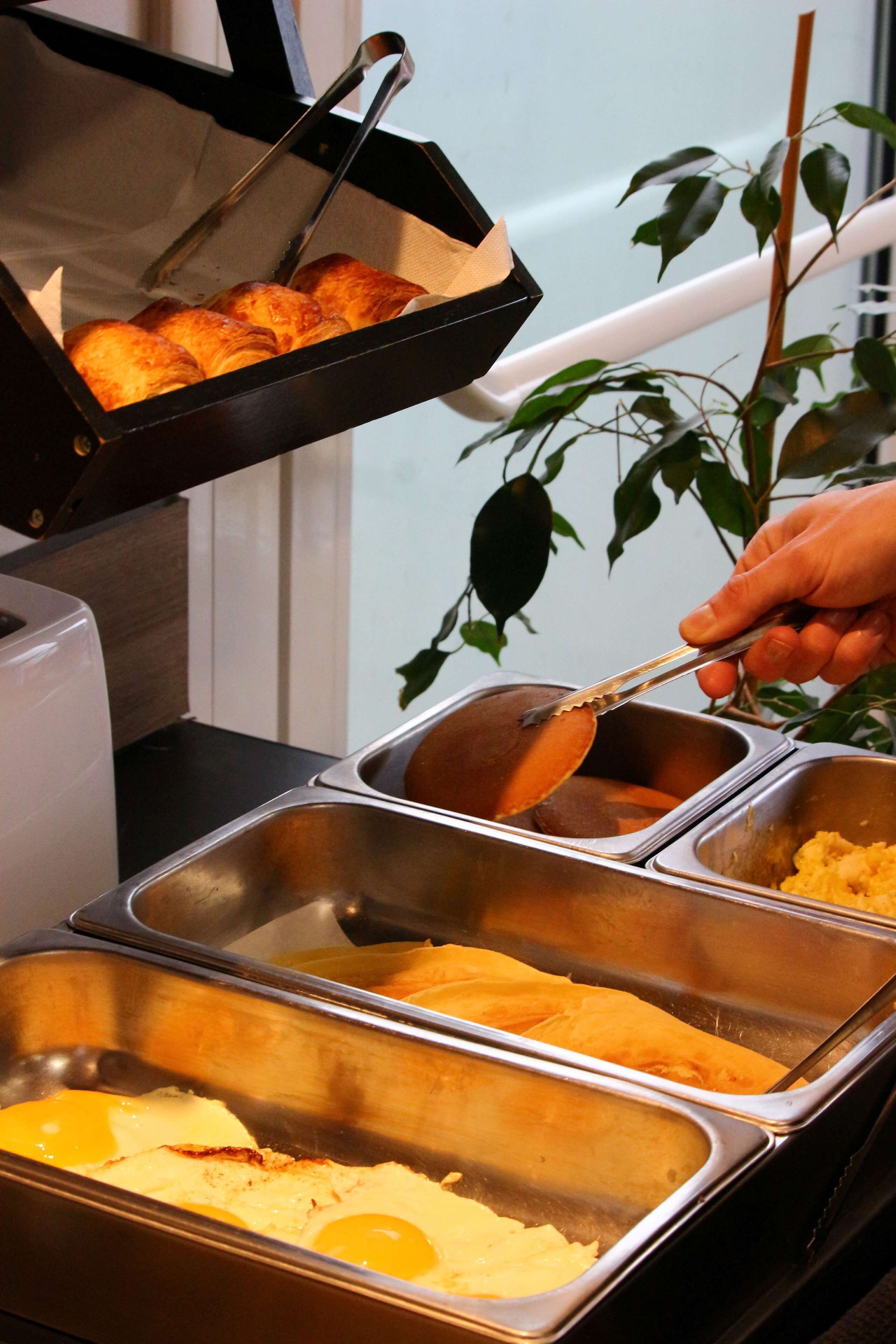 Tägliches Frühstücksbuffet gegen Gebühr