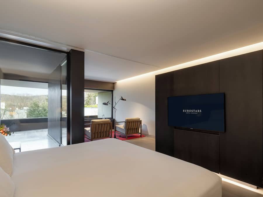 Sengetøy av topp kvalitet, dundyner, memory foam-senger og minibar