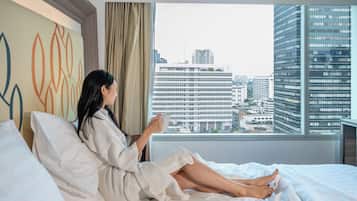 Guest Room, 2 Twin Beds | Minibar, in-room safe, desk, iron/ironing board