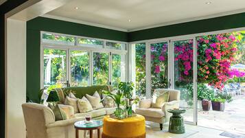 Televisión LED de 40 pulgadas con canales vía satélite y televisión