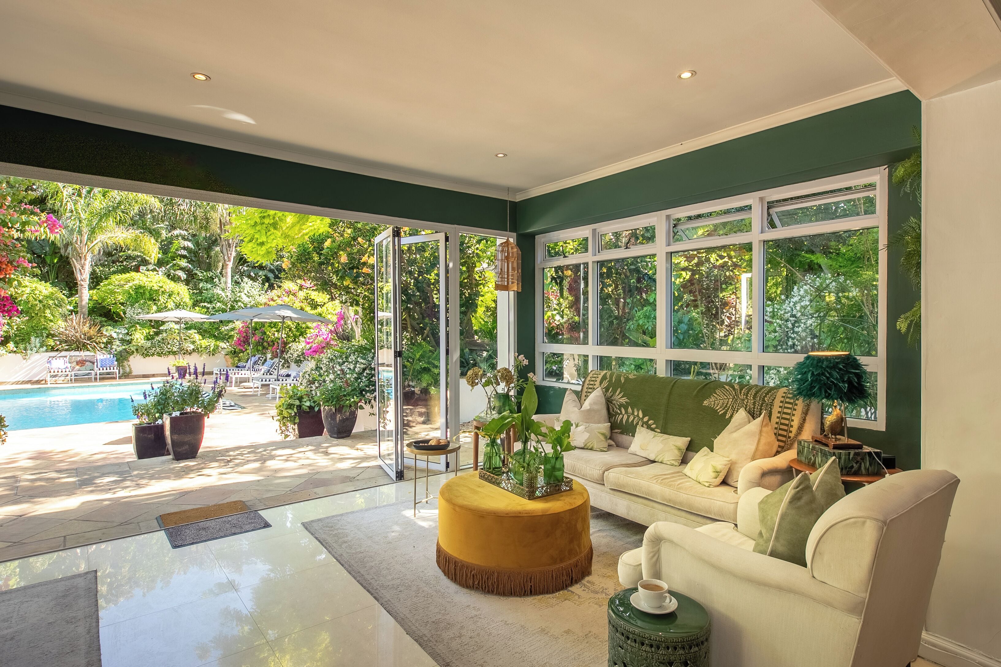 Ledtelevisie, een dvd-speler, een iPod-dock en vloerwarming