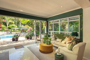 Televisión LED de 40 pulgadas con canales vía satélite y televisión