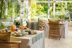 Free daily full breakfast