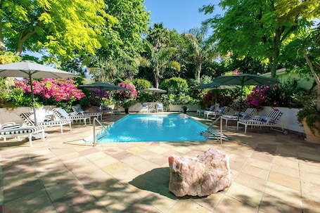 Outdoor pool, sun loungers