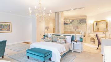 Suite luxueuse, 1 très grand lit | Literie de qualité, couette en duvet, articles de minibar gratuits