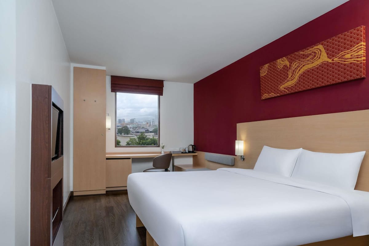 Standard Room, 1 Double Bed, River View | In-room safe, desk, iron/ironing board (on request), cribs (free)