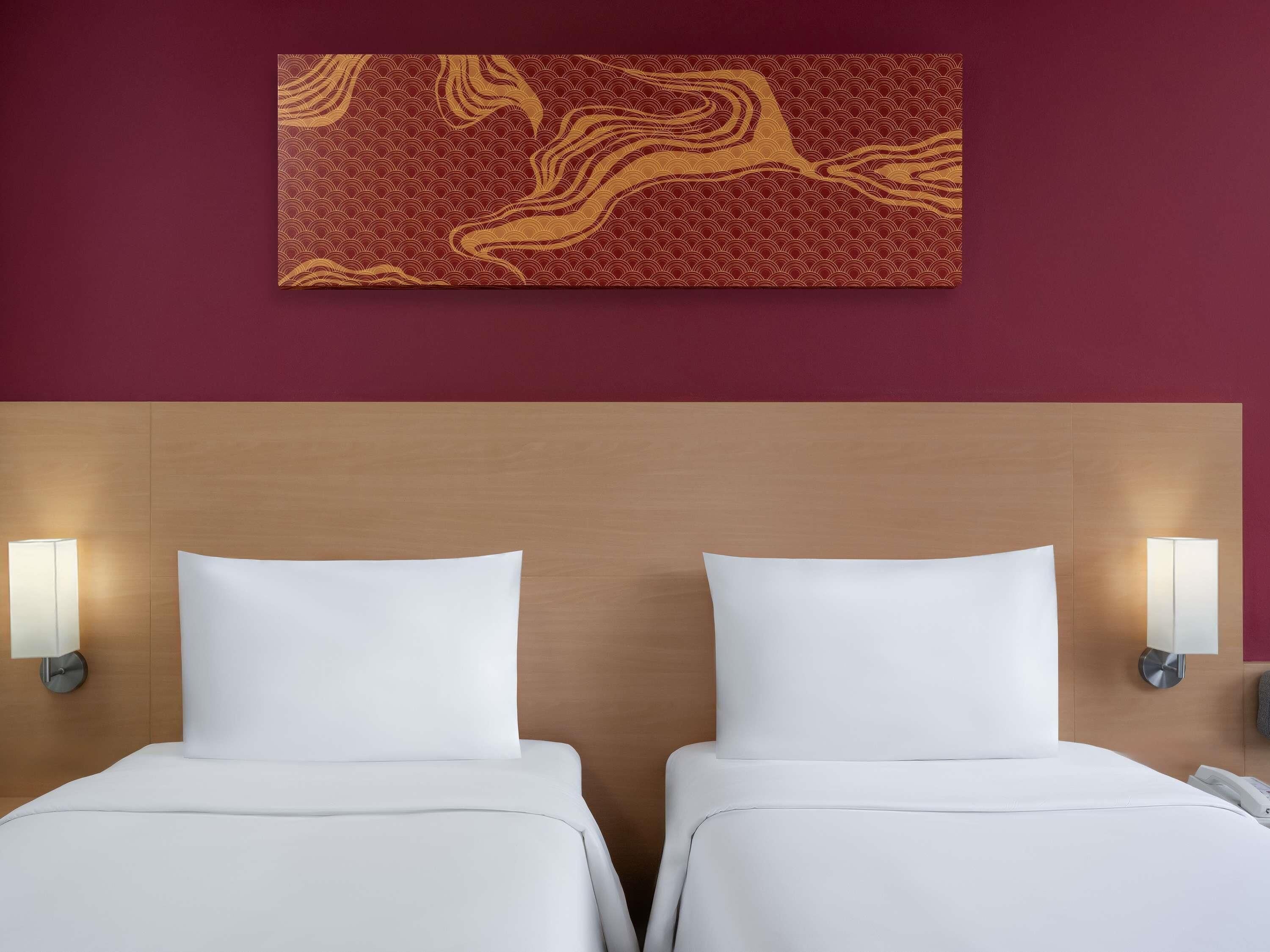 Zimmersafe, Schreibtisch, Bügeleisen/Bügelbrett, kostenlose Babybetten