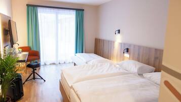 Driepersoonskamer | Hypoallergeen beddengoed, een kluis op de kamer, gratis wifi, beddengoed