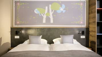 Hypo-allergenic bedding, in-room safe, free WiFi, bed sheets