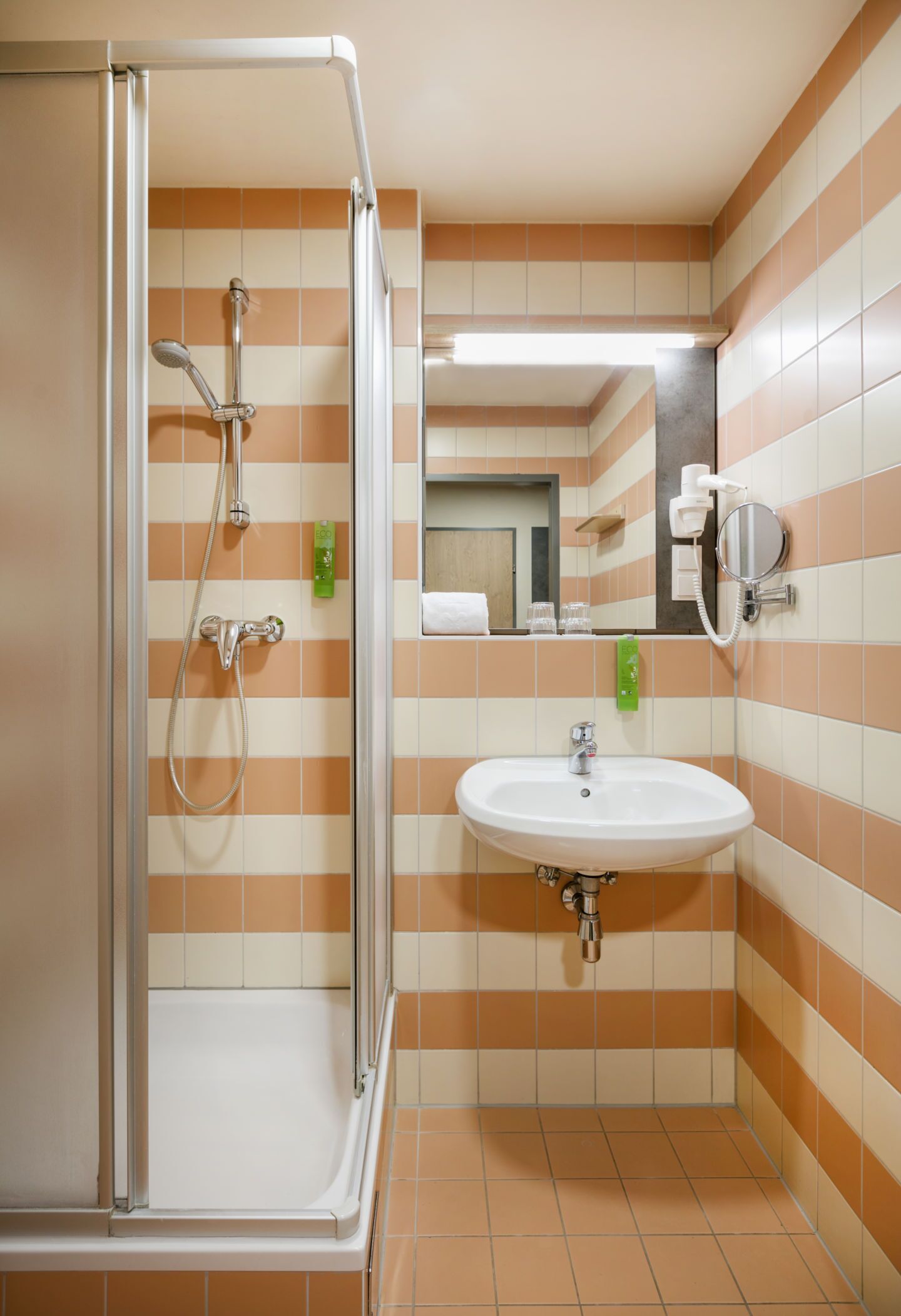 triple room | bathroom | shower, hair dryer, towels