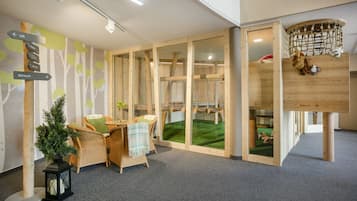 Área de juegos infantiles techada