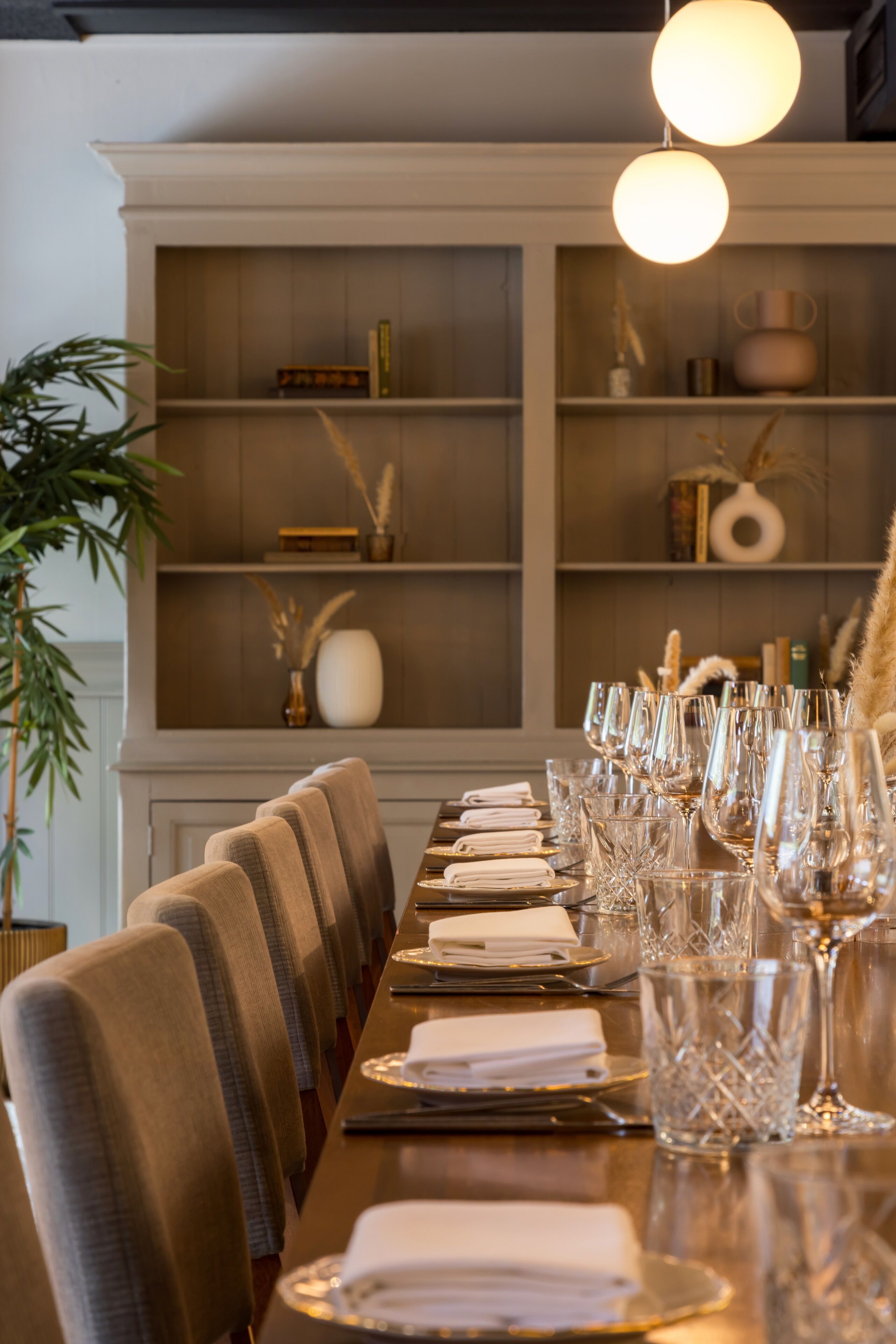 Frühstück, Mittagessen, französische Küche, Blick auf den Garten 