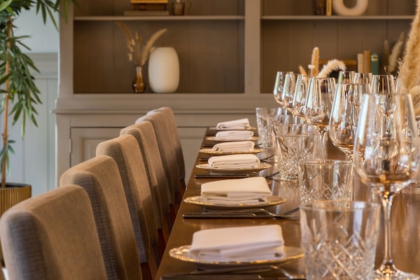 Petit déjeuner, déjeuner et dßner servis sur place, vue sur le jardin