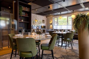 Breakfast, lunch, dinner served; French cuisine, garden views 