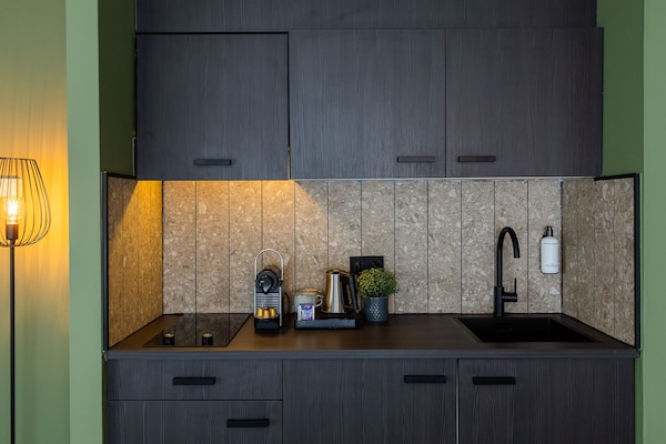 Cubrecamas, escritorio, tabla de planchar con plancha y wifi gratis