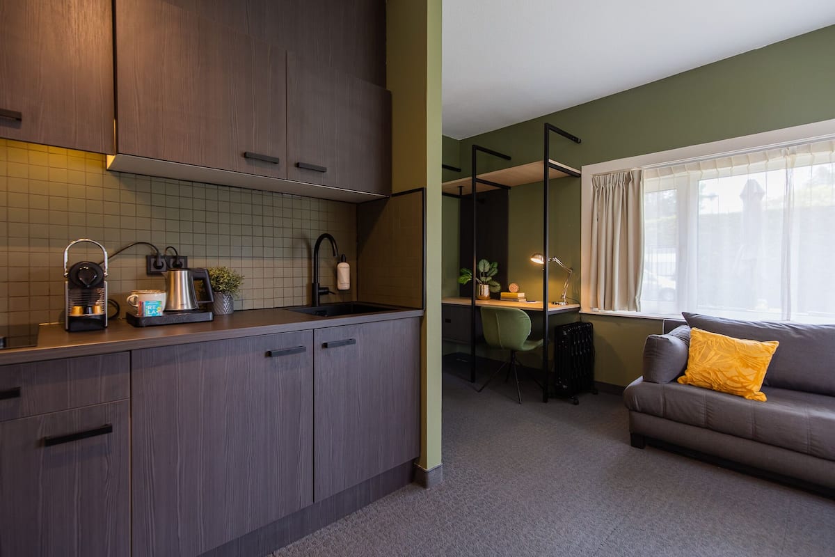 Appartement Familial, vue jardin | 羽绒被、办公桌、熨斗/熨板、免费 WiFi