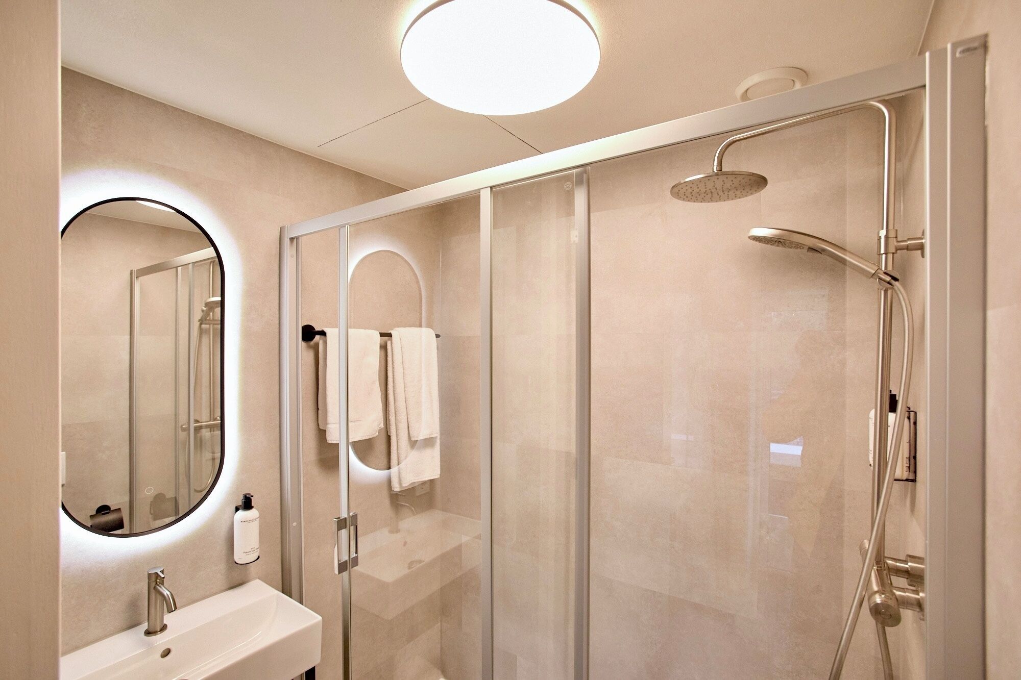 shower, free toiletries, hair dryer, towels