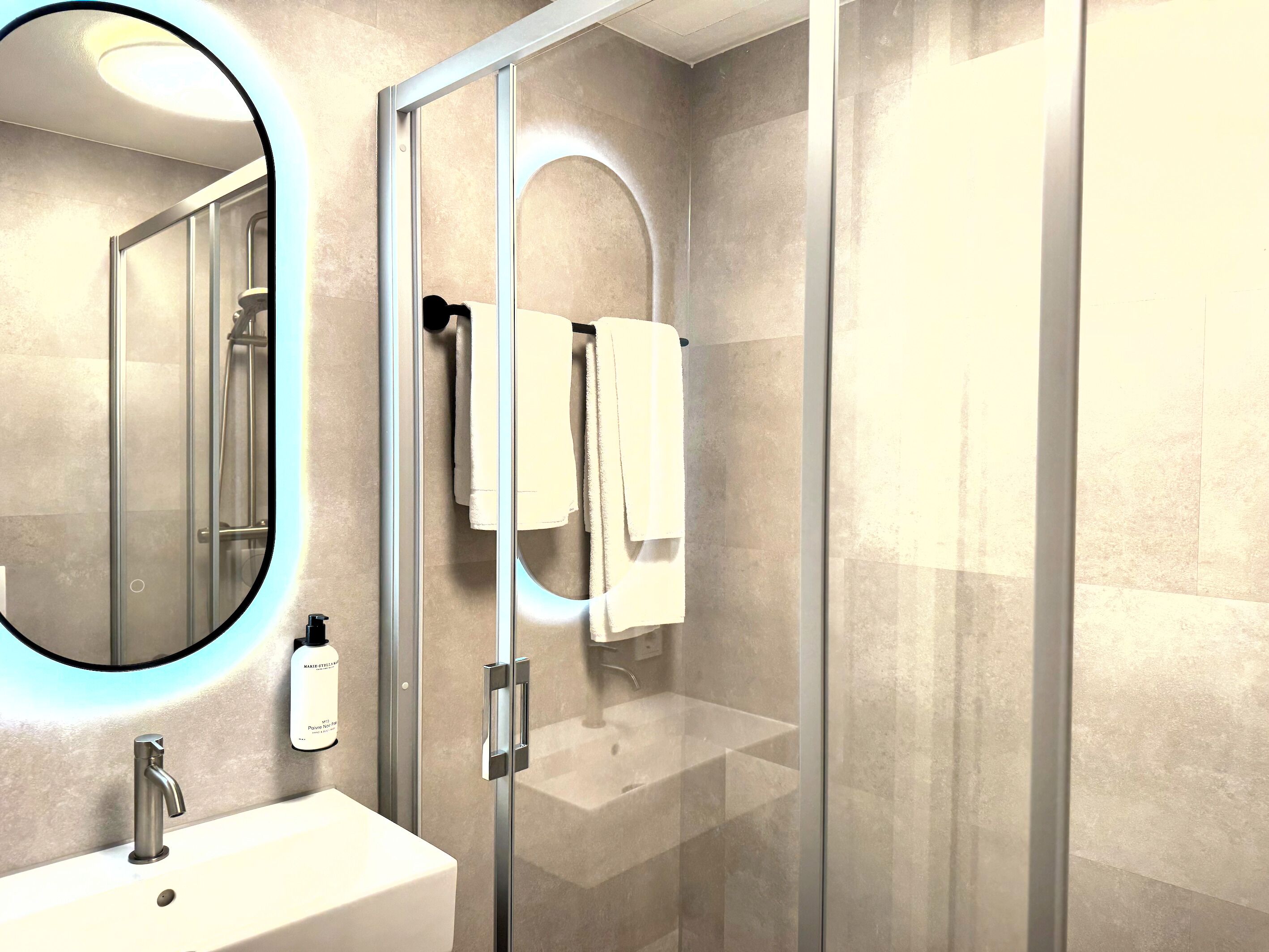 shower, free toiletries, hair dryer, towels