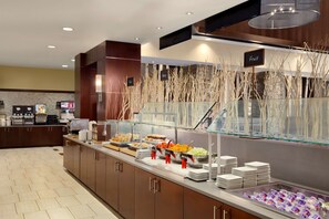 Déjeuner et dîner servis sur place