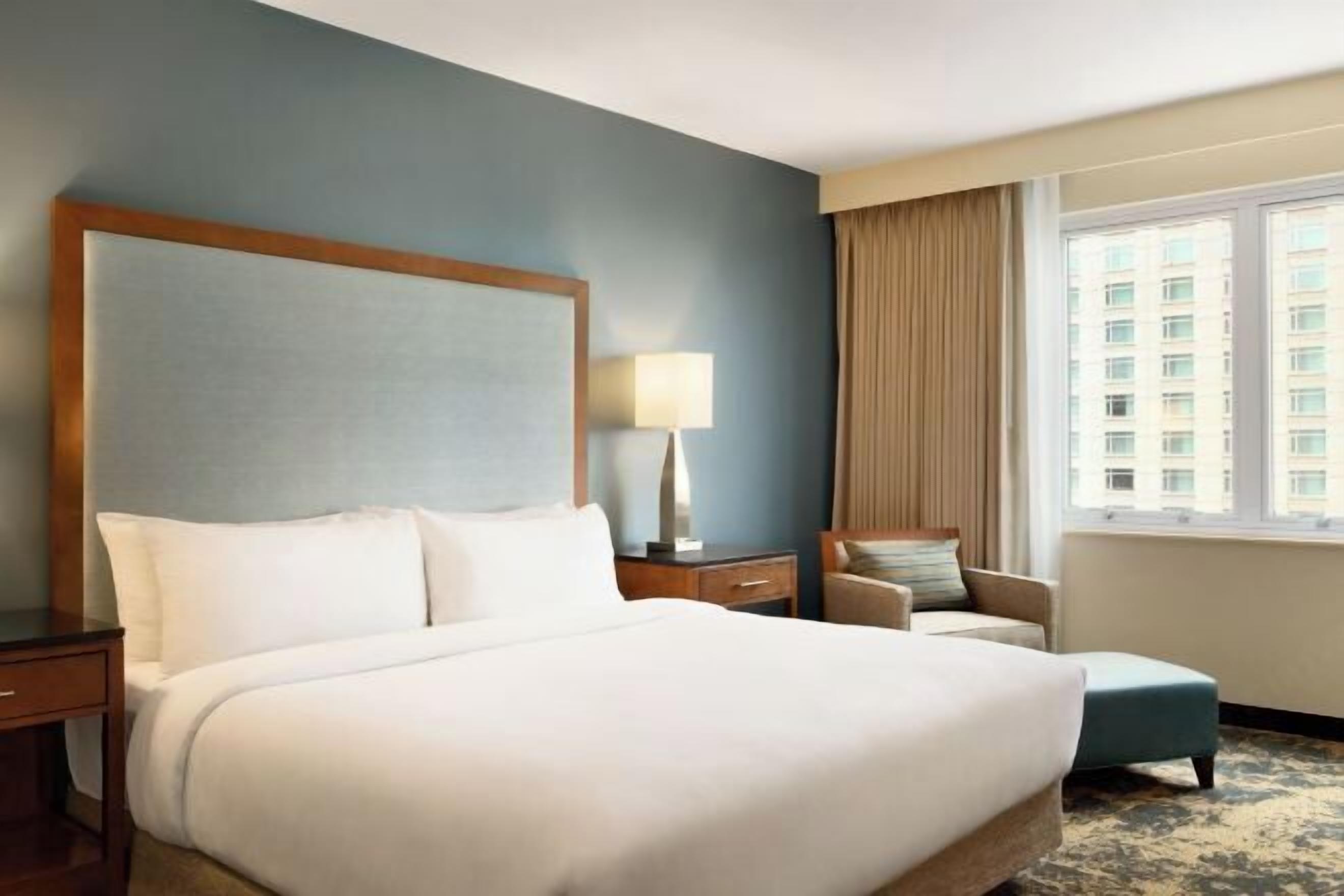 低過敏寢具、客房內保險箱、書桌、筆電工作空間