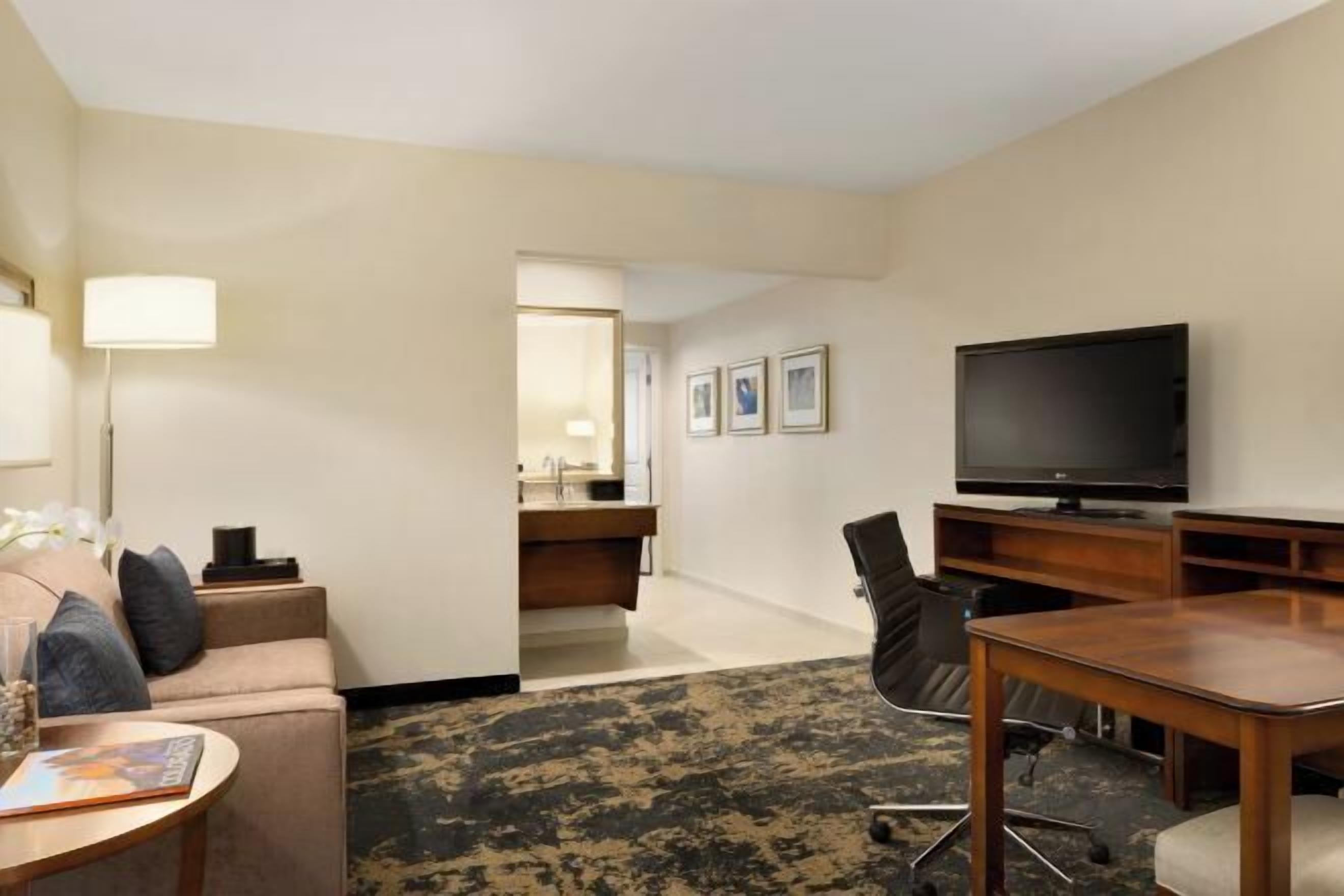 起居區 |  LCD 液晶電視